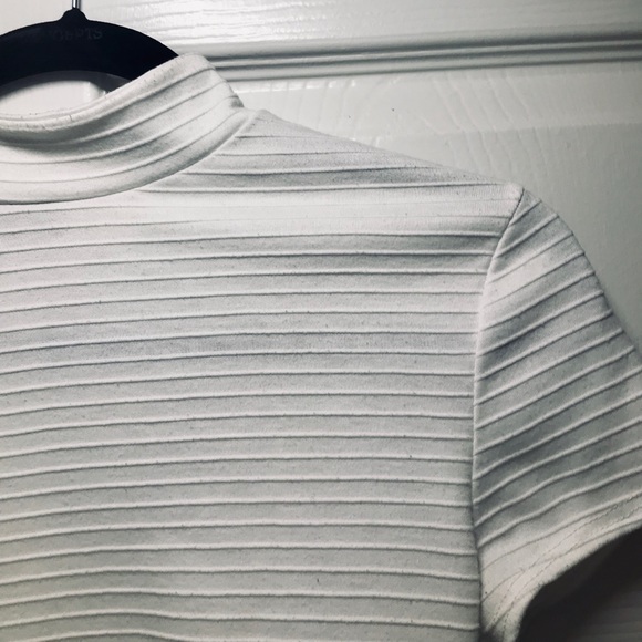 SOLD Urban Outfitters Mock Neck Knit Crop - Picture 1 of 4